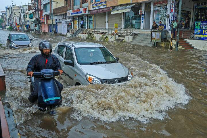 मौसम विभाग के अनुसार अधिकतम और न्यूनतम तापमान क्रमश: 33 और 26 डिग्री सेल्सियस के आसपास रहने की संभावना है.