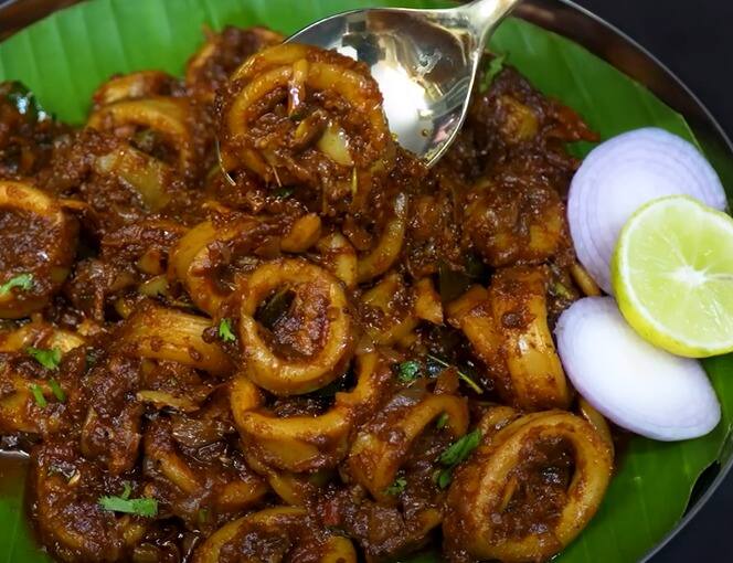 கடைசியாக கறிவேப்பிலை, கொத்தமல்லி இலை மற்றும் எலுமிச்சைபழச்சாறு சேர்த்து கிளறிவிட்டு இறக்கினால் சுவையான கனவா மீன் மசாலா தயார்!