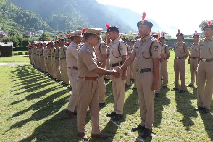 अप्लाई करने वाले सामान्य, ओबीसी और ईडब्ल्यूएस वर्ग के उम्मीदवारों को 100 रुपये का शुल्क देना होगा. रिजर्व्ड कैटेगरी के उम्मीदवारों को आवेदन शुल्क के भुगतान से छूट दी गई है.