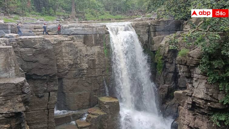 Mitta Waterfalls Interesting facts about Mitte Waterfalls also known as Saptha Gundalu in Asifabad District Mitta Waterfalls: తెలంగాణలో ఔరా అనిపించే మిట్ట జలపాతం, సప్తగుండాల వాటర్ ఫాల్స్ అని పేరెలా వచ్చింది?