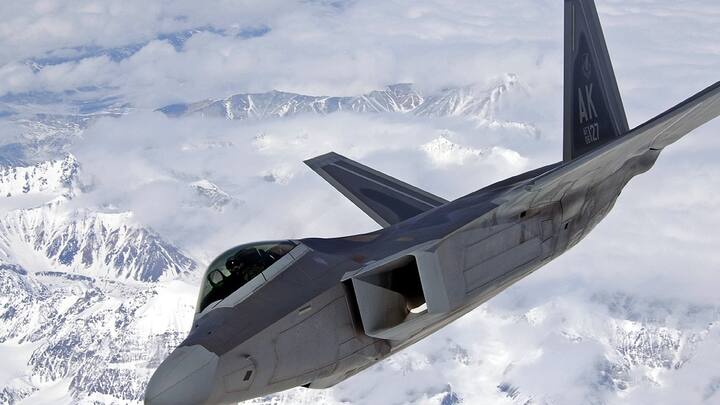 ઓસ્ટીને પણ એક્સ હેન્ડલ પર આ માહિતી આપી હતી. તેમણે કહ્યું કે ઈઝરાયલના રક્ષા મંત્રી યોવ ગૈલેન્ટે તેમને ઈરાનના સંભવિત હુમલા અંગે જાણકારી આપી છે. તેથી તેઓએ તેમના F-22 રેપ્ટર સ્ટીલ્થ ફાઇટર જેટને મિડલ ઇસ્ટમાં હવાઈ સુરક્ષા પૂરી પાડવા માટે તૈનાત કર્યા છે. આ વિસ્તારમાં શાંતિ જાળવવામાં મદદ કરશે.