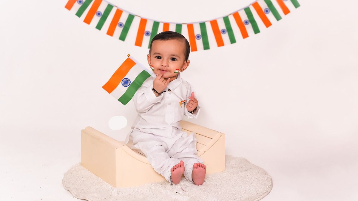 Independence Day Baby Photoshoot : स्वातंत्र्यदिन निमित्त मुलांचे फोटोशूट करायचंय? ट्रेंडमध्ये असलेल्या 'या' भन्नाट आयडिया जाणून घ्या