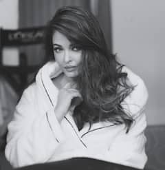 सास-ससुर दोनों सुपरस्टार, खुद भी मशहूर एक्ट्रेस, 800 करोड़ की मालकिन है ये बच्ची, पहचाना?