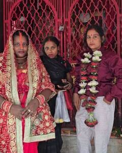 अजब प्रेमाची गजब कहानी! मामीने नवऱ्याला सोडलं अन् भाचीसोबत केलं लग्न, मंदीराबाहेर बघ्यांची गर्दी