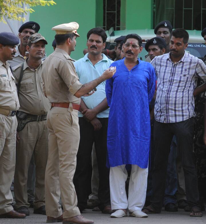 फरार हुए अनंत सिंह ने 24 अगस्त 2019 को दिल्ली के साकेत कोर्ट में सरेंडर किया था. इसके बाद उन्हें पटना लाया गया और न्यायिक हिरासत में भेज दिया गया था.