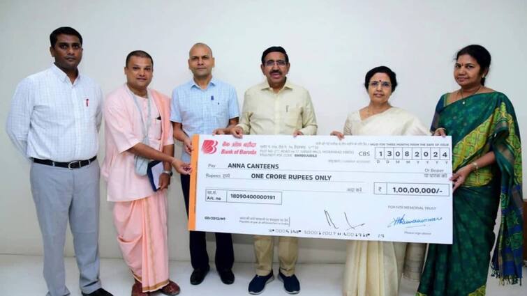 nara bhuvaneshwari donated one crore rupees to anna canteens on behalf of ntr trust Anna Canteens: అన్న క్యాంటీన్ లకు నారా భువనేశ్వరి కోటి రూపాయల విరాళం