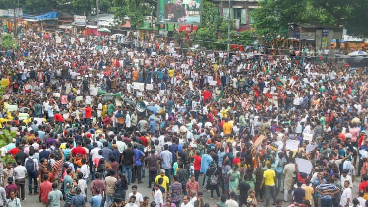 severe economic crisis in bangladesh as unrest hits business Bangladesh Crisis: బంగ్లాదేశ్‌లో ముదిరిన ఆర్థిక సంక్షోభం, పప్పు ఉప్పు కొనడానికీ నానాతిప్పలు