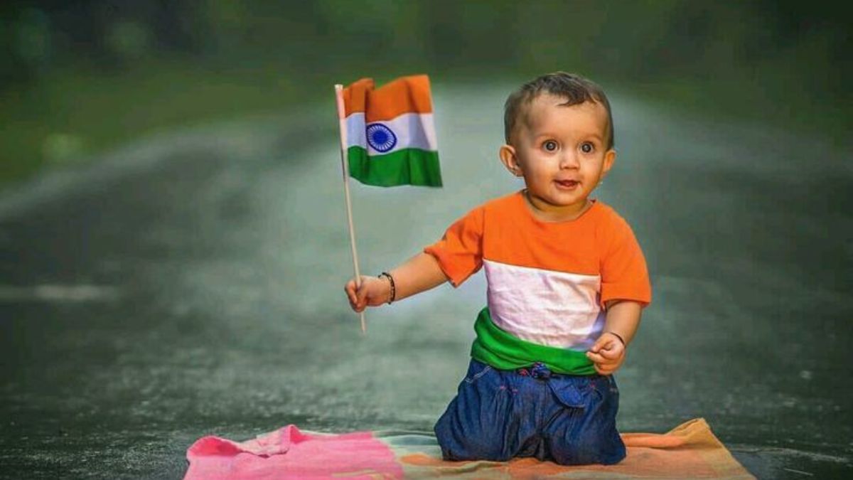 Independence Day Baby Photoshoot : स्वातंत्र्यदिन निमित्त मुलांचे फोटोशूट करायचंय? ट्रेंडमध्ये असलेल्या 'या' भन्नाट आयडिया जाणून घ्या