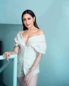 Pragya Jaiswal: ప్రగ్యా జైస్వాల్‌ లేటెస్ట్‌ ఫోటోలు - షార్ట్‌ డ్రెస్‌లో హాట్‌ ఫోజులతో మతిపోగోడుతున్న 'అఖండ' బ్యూటీ