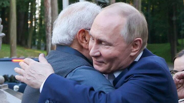 ਜੇਕਰ ਅਸੀਂ Supercam Drone S350 ਦੀ ਗੱਲ ਕਰੀਏ ਤਾਂ ਇਹ ਤਕਨੀਕੀ ਤੌਰ 'ਤੇ ਬਹੁਤ ਮਜ਼ਬੂਤ ​​ਹੈ। ਮੌਸਮ ਕਿੰਨਾ ਵੀ ਖਰਾਬ ਕਿਉਂ ਨਾ ਹੋਵੇ, ਇਹ ਡਰੋਨ 7 ਘੰਟੇ ਤੱਕ ਹਵਾ 'ਚ ਉੱਡ ਸਕਦਾ ਹੈ। ਇਸ ਦੀ ਵਰਤੋਂ ਜਾਸੂਸੀ, ਨਕਸ਼ੇ ਬਣਾਉਣ ਅਤੇ ਕਈ ਤਰ੍ਹਾਂ ਦੀਆਂ ਅਪਰਾਧਿਕ ਗਤੀਵਿਧੀਆਂ ਦਾ ਪਤਾ ਲਗਾਉਣ ਲਈ ਕੀਤੀ ਜਾ ਸਕਦੀ ਹੈ।