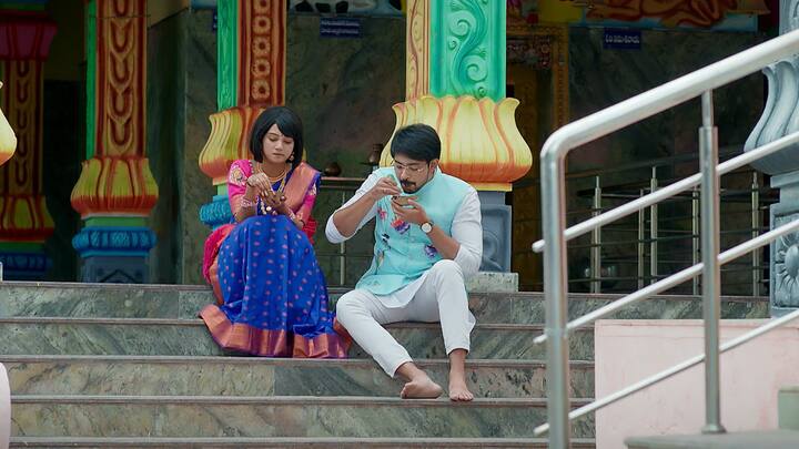 నన్ను నమ్మి వస్తే నిన్ను గుడిమెట్లపై కూర్చోబెట్టాను నాపై కోపంగా లేదా అంటాడు..కోట్ల ఆస్తిని వదులుకుని వచ్చావు మరి నేనేం అనుకోవాలి అంటుంది అప్పు. నిన్ను వదులుకోవడం కన్నా ఆస్తి వదులుకోవడం కష్టం కాదని క్లారిటీ ఇస్తాడు.