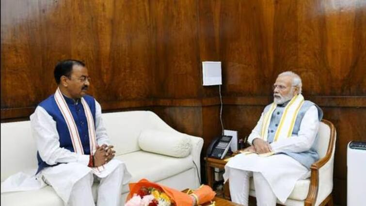 UP politics deputy cm keshav prasad maurya meets pm narendra modi cm yogi vs keshav vs brajesh pathak यूपी BJP में हलचल के बीच PM से मिले डिप्टी सीएम केशव प्रसाद मौर्य, इस मुद्दे पर हुई बात