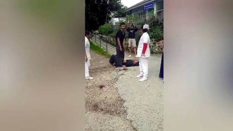 Dindigul news kerala young man  tried to commit suicide  Kodaikanal Govt hospital - TNN குடி போதையில் கழுத்தை அறுத்து தற்கொலை முயற்சி - கொடைக்கானலில் கேரள இளைஞரின் அலப்பறை
