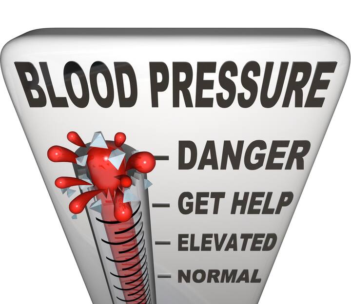 Blood Pressure : ਹਾਈ ਬੀਪੀ ਦੀ ਸਮੱਸਿਆ ਕਿਸੇ ਵੀ ਉਮਰ ਦੇ ਲੋਕਾਂ ਨੂੰ ਹੋ ਸਕਦੀ ਹੈ। ਇਸ ਦਾ ਸਭ ਤੋਂ ਵੱਡਾ ਕਾਰਨ ਖਰਾਬ ਜੀਵਨ ਸ਼ੈਲੀ ਅਤੇ ਗੈਰ-ਸਿਹਤਮੰਦ ਭੋਜਨ ਹੈ। ਹਾਈਪਰਟੈਨਸ਼ਨ ਦੇ ਲੱਛਣ ਸਰੀਰ 'ਤੇ ਇਸ ਤਰ੍ਹਾਂ ਦਿਖਾਈ ਦਿੰਦੇ ਹਨ।