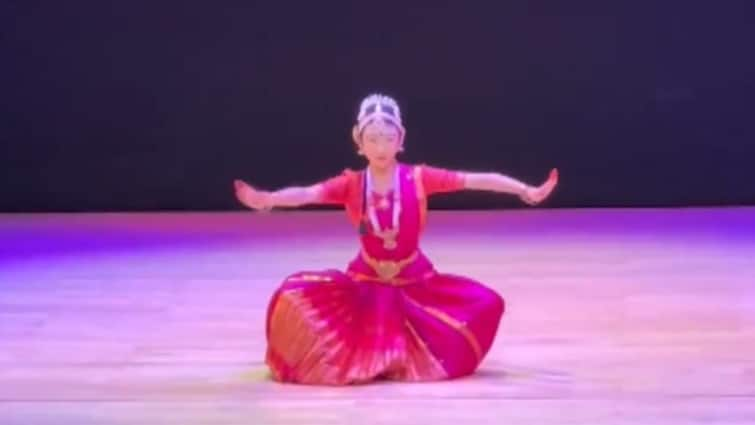 Historic! 13-Year-Old Chinese Girl Performs Bharatanatyam ‘Arangetram’ In China — WATCH Historic! 13-Year-Old Chinese Girl Performs Bharatanatyam ‘Arangetram’ In China — WATCH