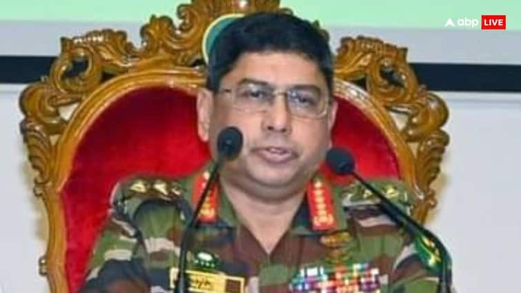 bangladesh crisis Army Chief Waker Uz Zaman disclose given shelter to some influential people of Sheikh Hasina led Govt tell reason बांग्लादेश के आर्मी चीफ ने क्यों दी शेख हसीना के करीबियों को शरण? बताई डराने वाली वजह