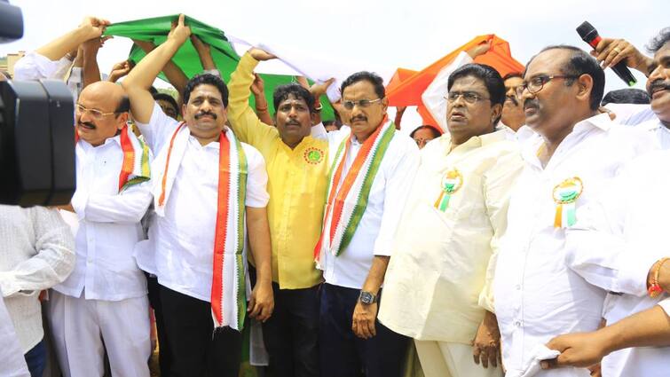 flag march at vijayawada with 3303 feet national flag Vijayawada: విజ‌య‌వాడలో 3,303 అడుగుల మువ్వన్నెల జెండాతో భారీ ర్యాలీ