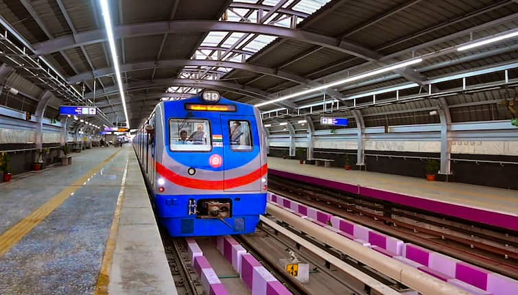 Kolkata Metro Railway To Run Extra Metro Rail To Support Woman Protest Against RG Kar Issue Night Is Ours Kolkata Metro Railway : আজ রাজ্যজুড়ে মহিলাদের 'রাত-দখল', যাতায়াত সহজ করতে ছুটবে বাড়তি মেট্রো