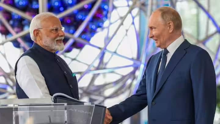 Russia Sell Drones to Pakistan: ਇੱਕ ਪਾਸੇ ਰੂਸ ਭਾਰਤ ਨੂੰ ਆਪਣਾ ਸਭ ਤੋਂ ਚੰਗਾ ਮਿੱਤਰ ਦੱਸਦਾ ਹੈ, ਉਥੇ ਹੀ ਦੂਜੇ ਪਾਸੇ ਪਾਕਿਸਤਾਨ ਨੂੰ ਸੁਪਰਕੈਮ ਡਰੋਨ ਵੀ ਵੇਚਦਾ ਹੈ। ਇਹ ਸੁਪਰਕੈਮ ਡਰੋਨ ਜਾਸੂਸੀ ਲਈ ਵਰਤੇ ਜਾਂਦੇ ਹਨ।