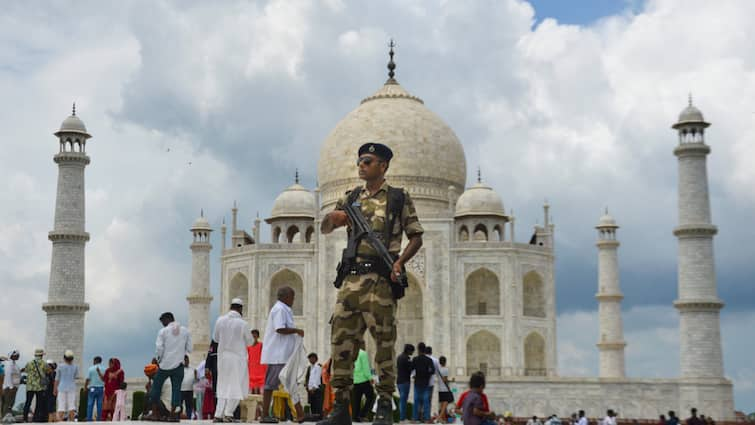 स्वतंत्रता दिवस को लेकर ताजमहल की बढ़ी सुरक्षा, एंट्री पॉइंट पर हो रही है चेकिंग