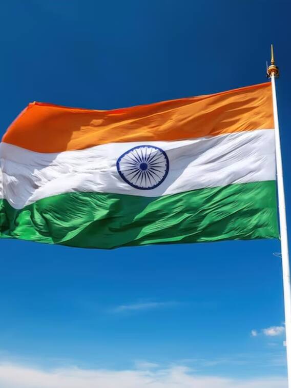 15 अगस्त और 26 जनवरी को अलग तरीके से फहराते हैं तिरंगा?