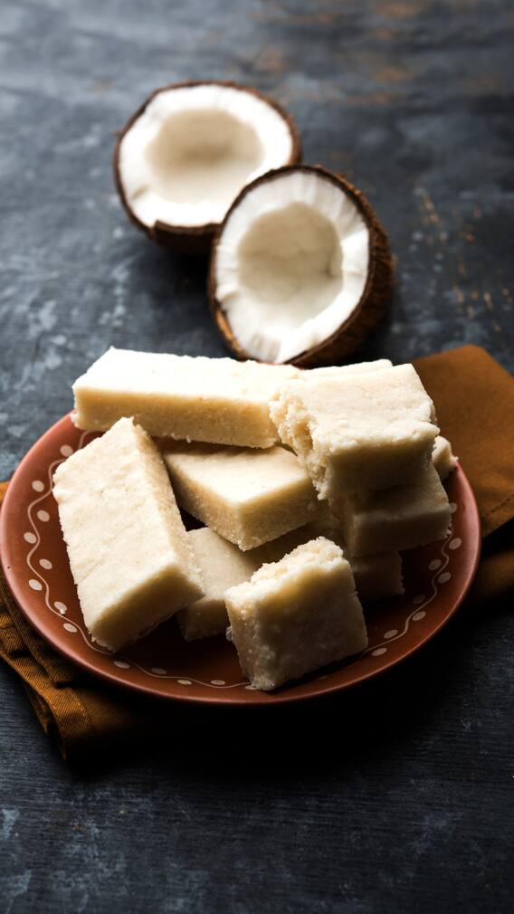 ఈ రాఖీ పండక్కి కొబ్బరి బర్ఫీ చేసి బ్రదర్స్​కి తినిపిచేయండి.. రెసిపీ ఇదే