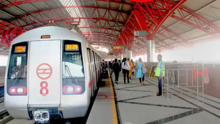 Delhi Metro Timing: स्वतंत्रता दिवस पर टाइमिंग में बदलाव, सुबह चार बजे से चलेगी दिल्ली मेट्रो Delhi Metro Timing changed on Independence Day services will be available from 4 AM ANN Delhi Metro Timing: स्वतंत्रता दिवस पर टाइमिंग में बदलाव, सुबह चार बजे से चलेगी दिल्ली मेट्रो