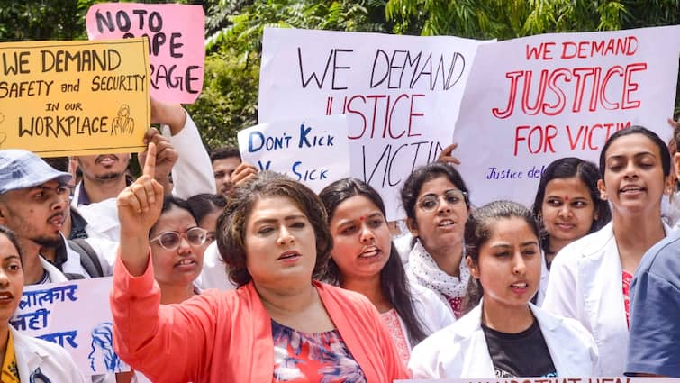 Jharkhand Junior Doctors Of RIMS Pen Down Agitation Protest Against Kolkata Doctor Rape And Murder Case रांची के RIMS में जूनियर डॉक्टरों का आंदोलन दूसरे दिन भी जारी, कोलकाता की घटना का विरोध