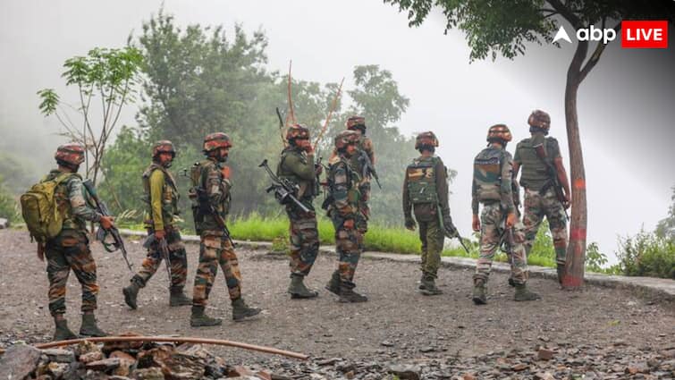 Terrorist Attack in Jammu Kashmir Indian Army Sunjwan military station Search Operation One Jawan Injured Terrorist Attack: जम्मू में आतंकियों की कायराना हरकत, सुंजवान आर्मी कैंप पर की फायरिंग, एक जवान घायल