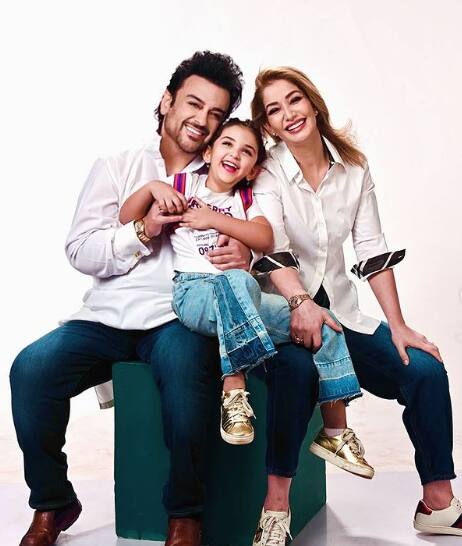 इसके बाद सिंगर ने दूसरी शादी 2001 में साबाह गालाद्रि से की, लेकिन ये शादी भी सिर्फ तीन साल टिकी. इसके बाद उनकी तीसरी शादी 2010 में  रोया फर्याबी से हुई. अब दोनों एक बेटी के पैरेंट्स हैं.