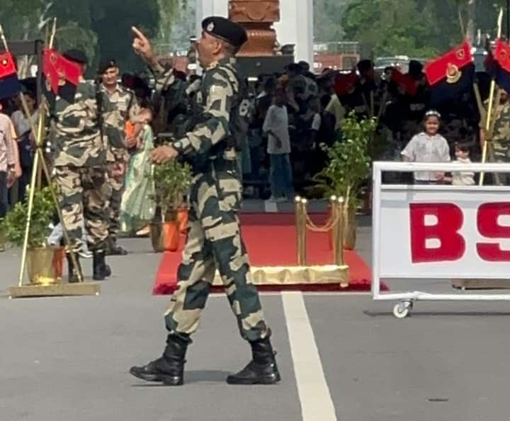 The ceremony, conducted by the Border Security Force (BSF) on the Indian side and the Pakistan Rangers on the other. (Image Source: Rajesh Pal)