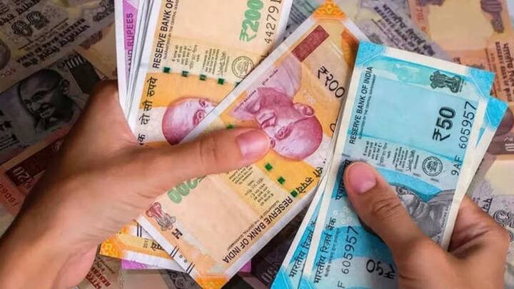 इस योजना के तहत सरकार द्वारा एक पेड़ लगाने पर साल में 250 रुपये से 350 रुपये तक दिए जाते हैं. यह रकम सीधे किसानों के खाते में भेजे जाती हैं.