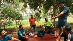 দীর্ঘ বিরতি, ছুটিতে বন্ধুদের সঙ্গে জমিয়ে আড্ডা রোহিতের, কী করছেন কোহলি?