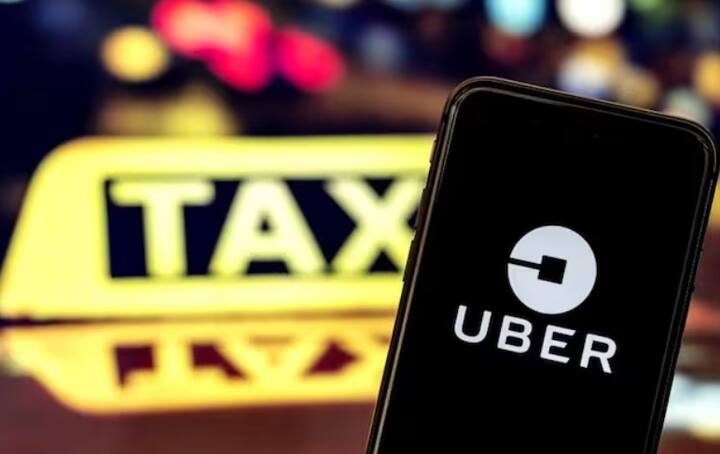 ਇਸ ਤੋਂ ਬਾਅਦ contact ਸੈਲੇਕਟਚ ਕਰੋ ਅਤੇ ਤੁਹਾਡੇ ਟ੍ਰਿਪ ਦੀ ਲੋਕੇਸ਼ਨ ਅਤੇ ਸਾਰਾ ਕੁਝ ਸ਼ੋਅ ਹੋਣਾ ਸ਼ੁਰੂ ਹੋ ਜਾਵੇਗਾ। ਜੇਕਰ ਤੁਹਾਨੂੰ ਕੁਝ ਗਲਤ ਲੱਗਦਾ ਹੈ, ਤਾਂ ਹੇਠਾਂ 100 ਨੰਬਰ ਵੀ ਸ਼ੋਅ ਹੁੰਦਾ ਹੈ, ਜਿਸ 'ਤੇ ਤੁਸੀਂ ਤੁਰੰਤ ਕਾਲ ਕਰ ਸਕਦੇ ਹੋ।