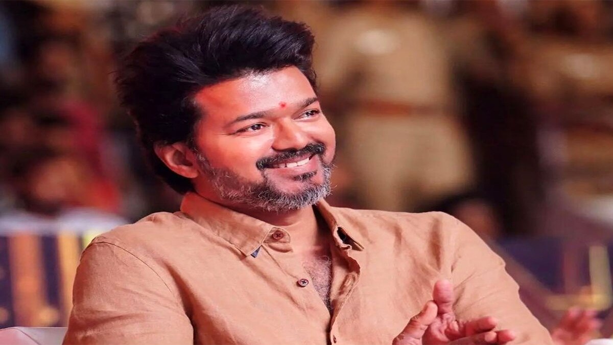 Vijay: வீட்டிலேயே தேசிய கொடி ஏற்றி சுதந்திர தினத்தை கொண்டாடிய விஜய்... வெளியான புகைப்படம்