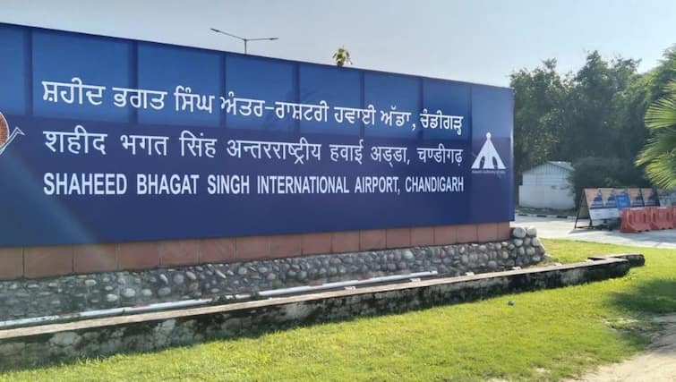 A 35 feet tall statue of Shaheed Bhagat Singh will be erected at Mohali Airport Punjab News: ਮੋਹਾਲੀ ਏਅਰਪੋਰਟ 'ਤੇ ਲੱਗੇਗਾ ਸ਼ਹੀਦ ਭਗਤ ਸਿੰਘ ਦਾ 35 ਫੁੱਟ ਉੱਚਾ ਬੁੱਤ, ਆਜ਼ਾਦੀ ਦਿਹਾੜੇ ਮੌਕੇ CM ਮਾਨ ਨੇ ਕੀਤਾ ਐਲਾਨ