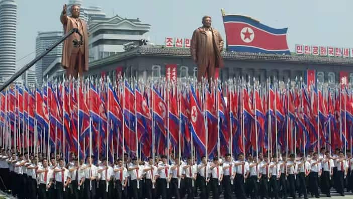 વાસ્તવમાં આપણે કોરિયાની વાત કરી રહ્યા છીએ. દક્ષિણ કોરિયાને ભારત કરતા બે વર્ષ અગાઉ જાપાનથી આઝાદી મળી હતી. 15 ઓગસ્ટ, 1945ના રોજ અમેરિકન અને સોવિયેત દળોએ કોરિયાને જાપાની કબજામાંથી મુક્ત કરાવ્યું હતું.