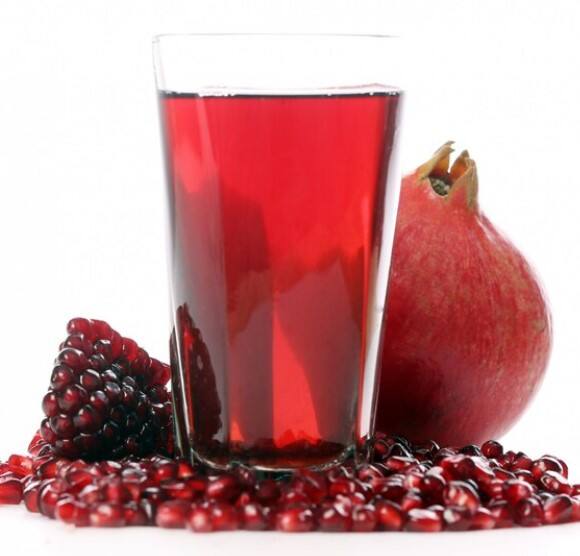 ਅਨਾਰ ਸ਼ੂਗਰ ਦੀ ਸਮੱਸਿਆ ਵਿੱਚ ਲਾਭਦਾਇਕ ਸਾਬਤ ਹੋ ਸਕਦਾ ਹੈ। ਇਸ ਵਿੱਚ ਐਂਟੀਡਾਇਬੀਟਿਕ ਗੁਣ ਹੁੰਦੇ ਹਨ, ਜੋ ਬਲੱਡ ਸ਼ੂਗਰ ਨੂੰ ਕੰਟਰੋਲ ਕਰਨ ਵਿੱਚ ਮਦਦ ਕਰਦੇ ਹਨ।