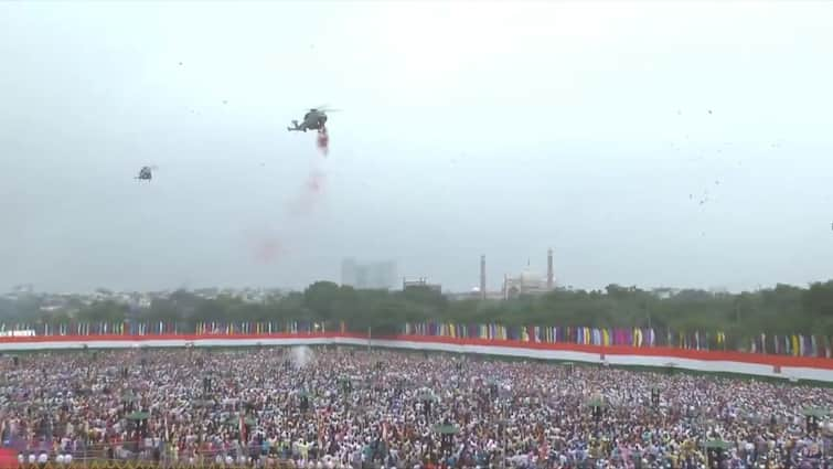 Independence Day 2024 PM Modi Unfurls National Flag Ramparts Of Red Fort On I-Day Independence Day 2024: IAF Helicopters Shower Petals As PM Modi Unfurls National Flag — WATCH