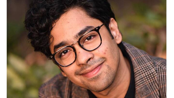 পরে অবশ্য সেই পোস্টটি মুছে ফেলেন ঋদ্ধি, বার্তা দেন, তিনি ঘৃণা ছড়াতে চান না নতুন করে। রাজ্যের বর্তমান পরিস্থিতিকে মাথায় রেখেই নতুন করে বিতর্ক না তৈরি করার জন্যই ঋদ্ধির এই পদক্ষেপ।