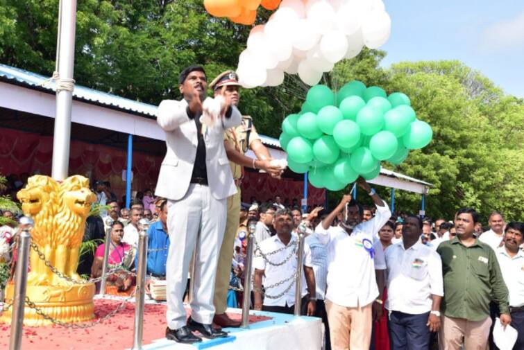 Independence Day 2024 Trichy District Collector Pradeep Kumar who flew white pigeons - TNN Independence Day 2024: திருச்சியில் வெள்ளை புறாக்களை பறக்கவிட்டு சுதந்திர தினம் கொண்டாட்டம்