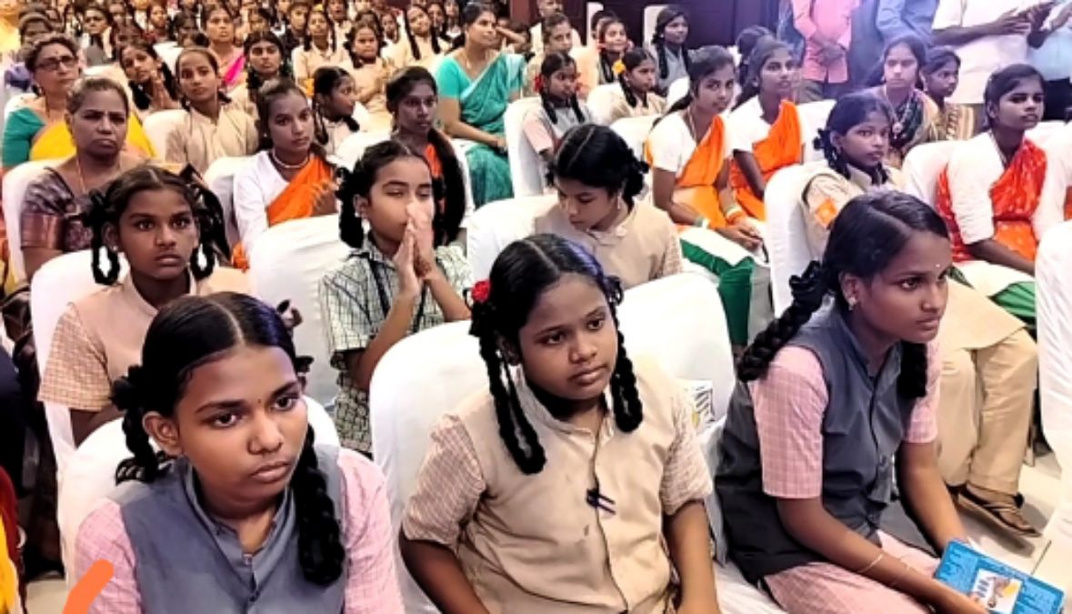 பாடநூல்கள் விலை உயர்வுக்கு காரணம் என்ன? - அமைச்சர் அன்பில் மகேஷ் விளக்கம்