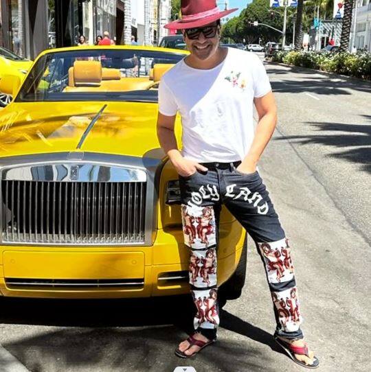 कृष्णा अभिषेक जब सिर्फ 2 साल के थे, जब उन्होंने कैंसर से लड़ाई लड़ रहीं अपनी मां को खो दिया था. कॉमेडियन ने इंडस्ट्री में बड़ा नाम कमाने से पहले काफी स्ट्रगल का सामना किया है.