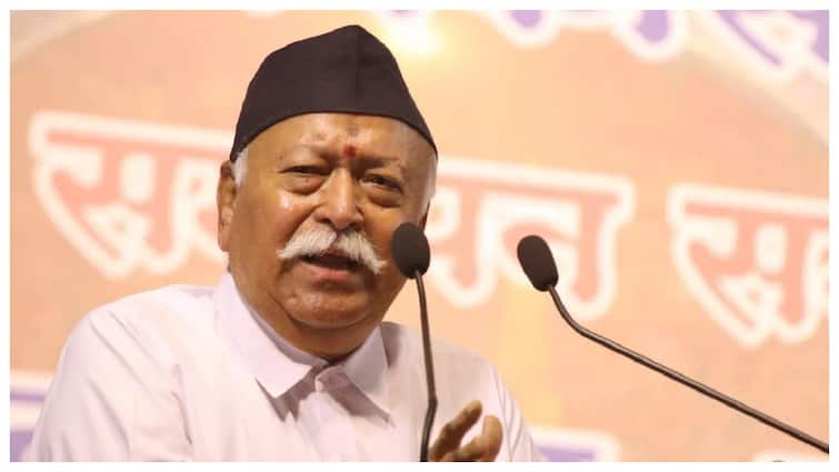 independence day 2024 Mohan Bhagwat's first reaction on the attacks on Hindus in Bangladesh, बांग्लादेश में हिंदुओं पर हो रहे हमलों पर मोहन भागवत का पहला रिएक्शन, बोले- बिना वजह ही...