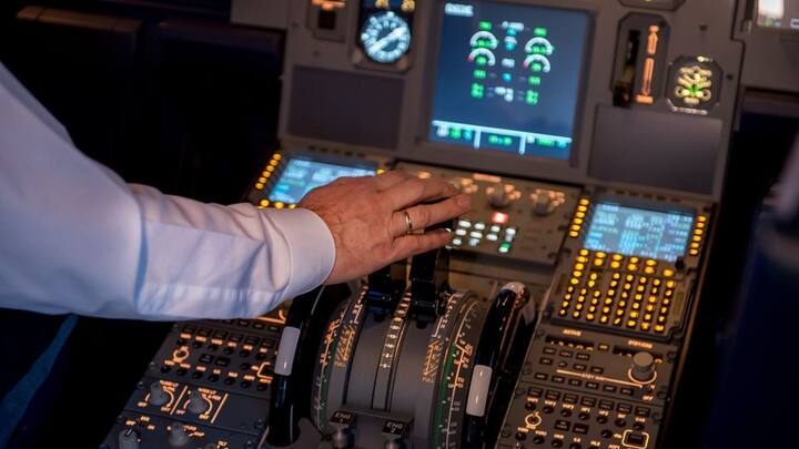 ब्राजील में बीती 9 अगस्त को हुए भयानक विमान हादसे में 62 लोगों की जान चली गई. इस दुर्घटना में प्लेन के टेक ऑफ करने के कुछ सेकंड बाद ही विमान क्रैश हो गया.