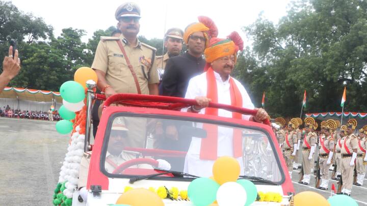 78वें स्वतंत्रता दिवस के अवसर पर नगरीय प्रशासन मंत्री कैलाश विजयवर्गीय ने झंडावंदन किया और परेड की सलामी ली. इस अवसर पर उन्होंने देश की स्वतंत्रता के लिए अपने प्राणों की आहुति देने वाले शहीदों को याद किया और उनके परिवारों के प्रति संवेदना व्यक्त की.