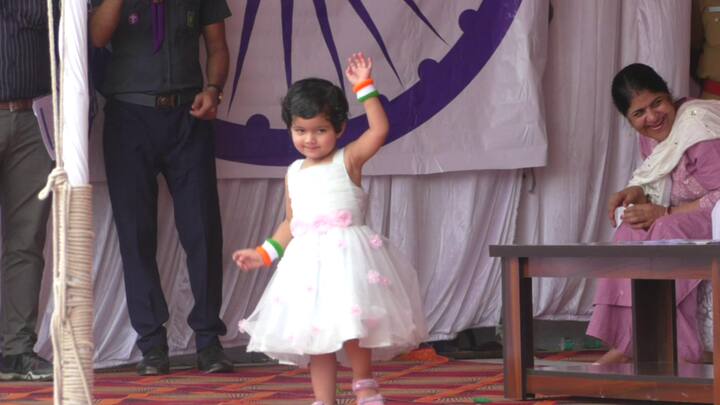 मंत्री राज्यवर्धन सिंह राठौड़ ने कहा कि देश के नागरिकों की रक्षा करना और उनको मजबूत करना हमारा परम धर्म है. उसके लिए देश की सरकार चिंतित भी है. अंतरराष्ट्रीय डिप्लोमेसी के अंदर भारत की एक मजबूत पहचान है.