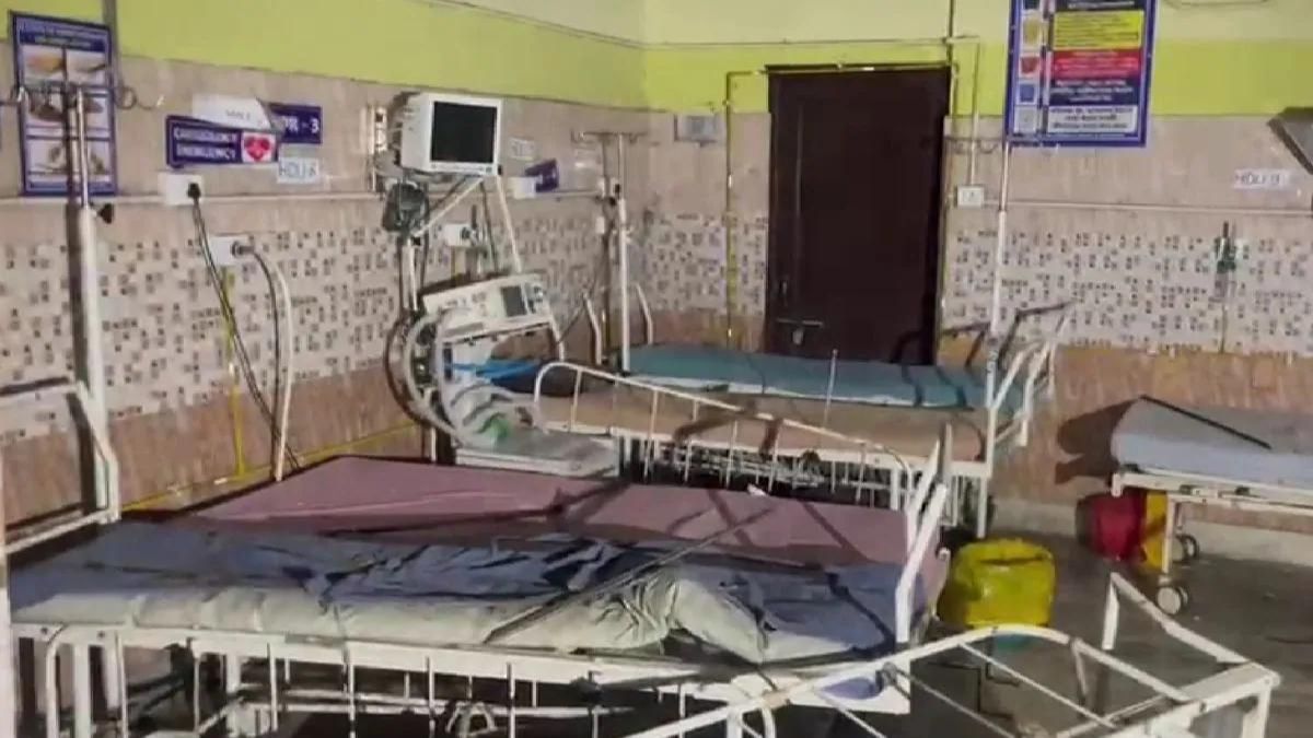 Kolkata Doctor Case: கொல்கத்தா பெண் மருத்துவர் கொலை.. போராடிய மருத்துவர்கள்.. வன்முறையில் மர்மநபர்கள்