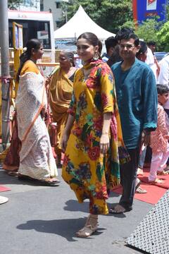 'वेदा' की सफलता के लिए शरवरी वाघ ने सिद्धिविनायक मंदिर में टेका माथा, येलो सूट में बेहद हसीन लगीं एक्ट्रेस