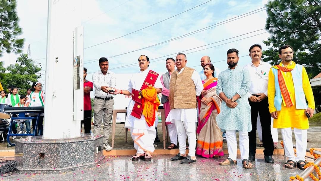 कुंवर ग्लोबल स्कूल में धूमधाम से मनाया गया 78वां स्वतंत्रता दिवस, प्रेमभूषण महाराज भी रहे मौजूद Lucknow Kunwar Global School celebrated Independence Day Prem Bhushan Ji Maharaj Rajesh Singh Dayal कुंवर ग्लोबल स्कूल में धूमधाम से मनाया गया 78वां स्वतंत्रता दिवस, प्रेमभूषण महाराज भी रहे मौजूद